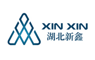 ??在國(guó)內(nèi)醫(yī)用防護(hù)服緊缺的緊急情況下，新鑫公司當(dāng)即轉(zhuǎn)產(chǎn)，生產(chǎn)醫(yī)用防護(hù)服、靴套、熔噴布等緊缺防疫物資。